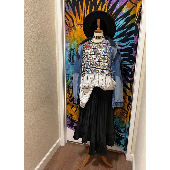 π Embroidered lovely bird flower top - Picture 12 of 13